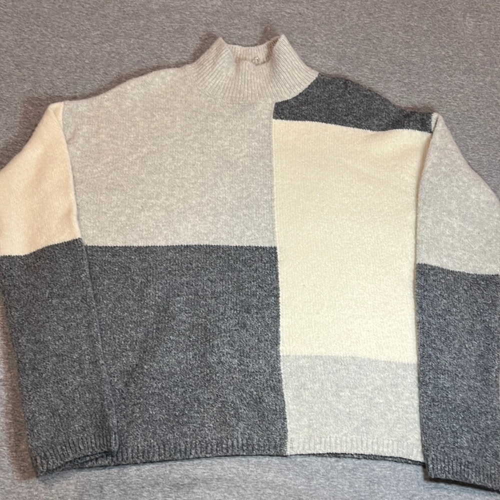 CYNTHIA Rowley grey and cream color block wool blend sweater.